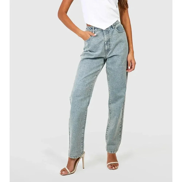 Boohoo High-Rise Straight Leg Jeans Light Blue Size 30 NWOT - Picture 1 of 6